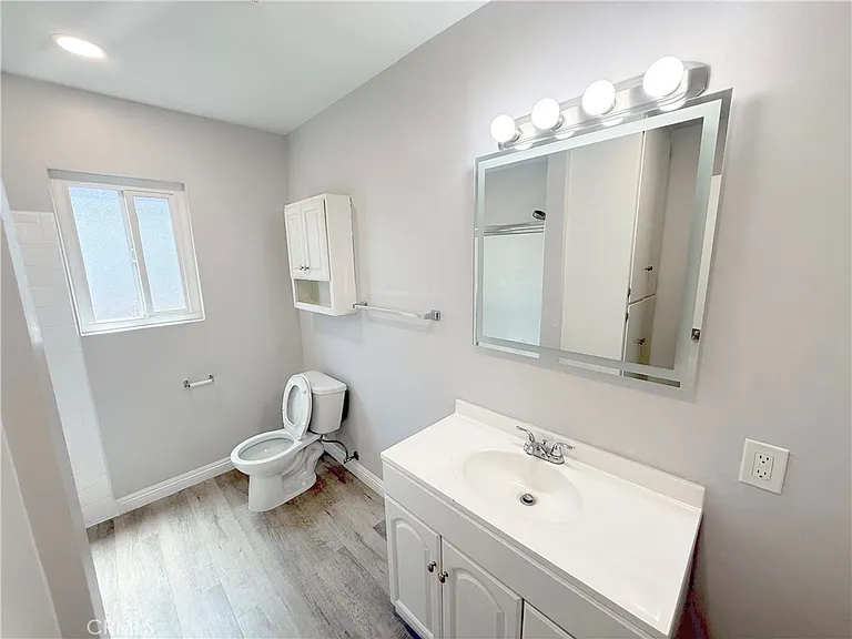 919 E Acacia Ave #Q — Photo 9
