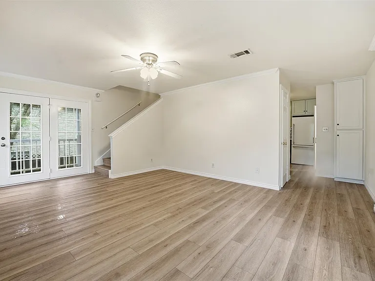 1104 Franklin Dr — Photo 7