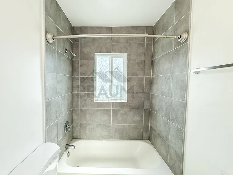 15550 Vanowen St — Photo 24