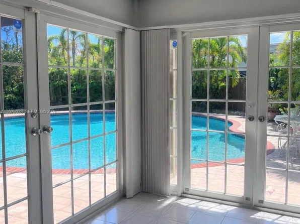13706 SW 14th St, Miami, FL 33184