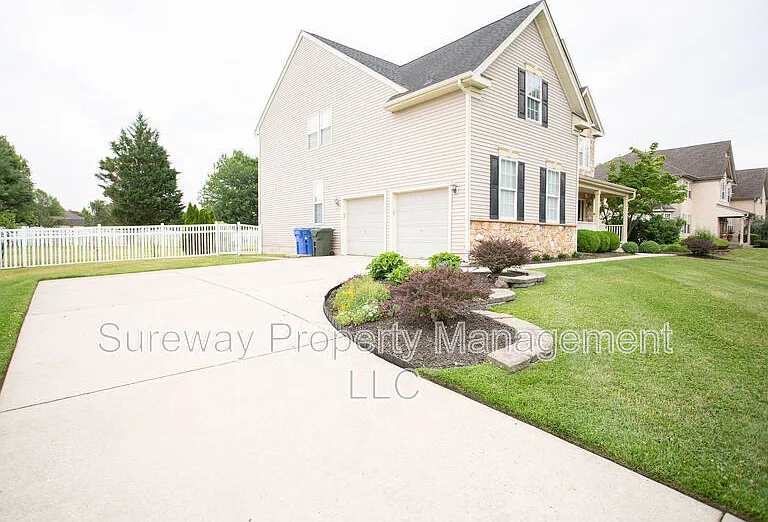 7 Amaryllis Ln — Photo 2