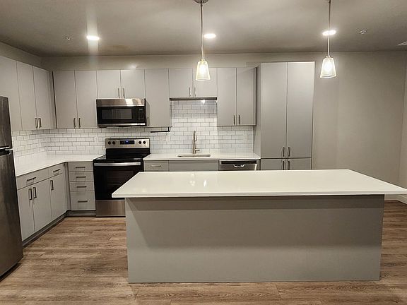 4th image of 254 W 400 S #210