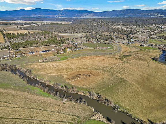 2nd image of 45833 Pittville Rd