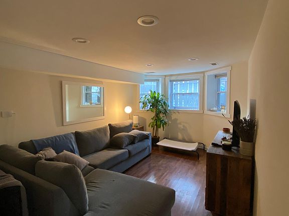 5th image of 2118 W Belmont Ave