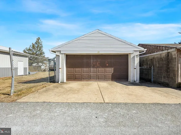 1572 Market St, Linwood, PA 19061