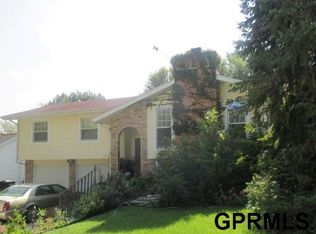 903 Cody Cir, Papillion, NE 68046