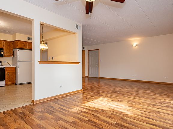 4th image of 4945 E Circle Dr #503