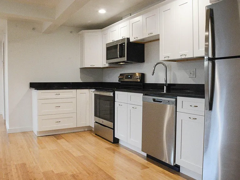 548 Main St #1 — Photo 4