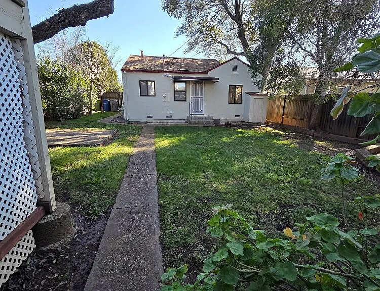 604 Mormon St — Photo 19