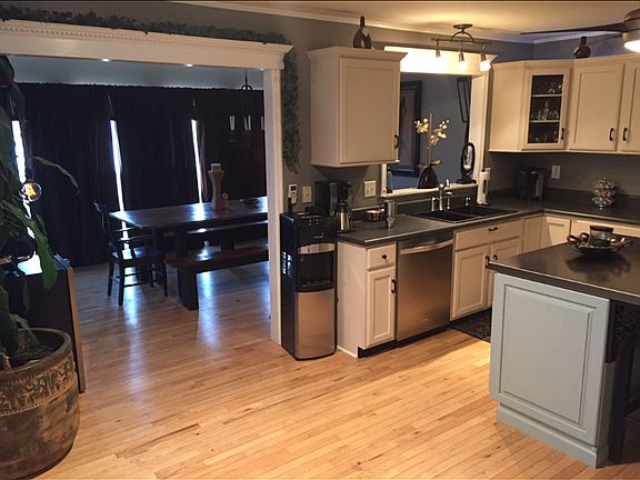 3rd image of 422 N Brookside Dr