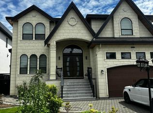 8960 150a St, Surrey, BC V3R6X3