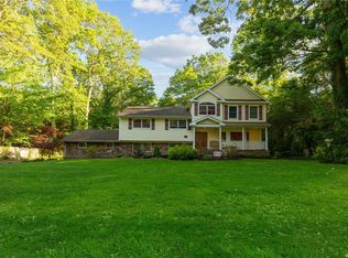 6 Plymouth Rd, Dix Hills, NY 11746