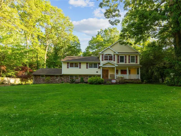 6 Plymouth Road, Dix Hills, NY 11746