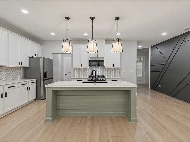 1339 Endicott Ct — Photo 6