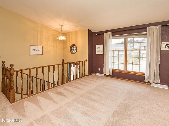 4th image of 1808 Amanda Dr