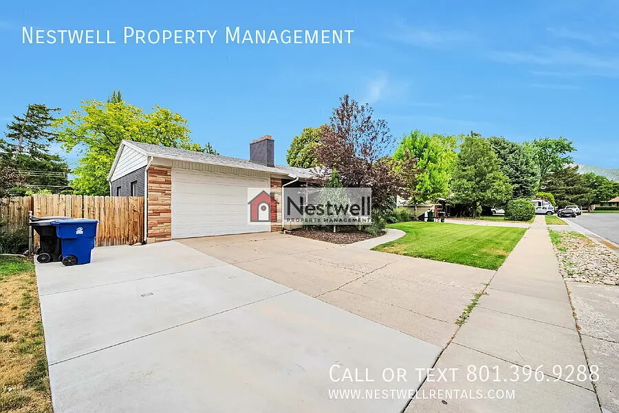 Enchanting and spacious Murray Home with Upgraded Basement! — Photo 2