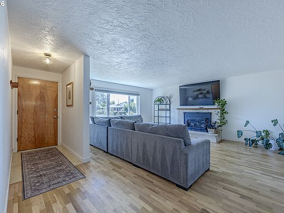 2nd image of 1458 Yolanda Ave