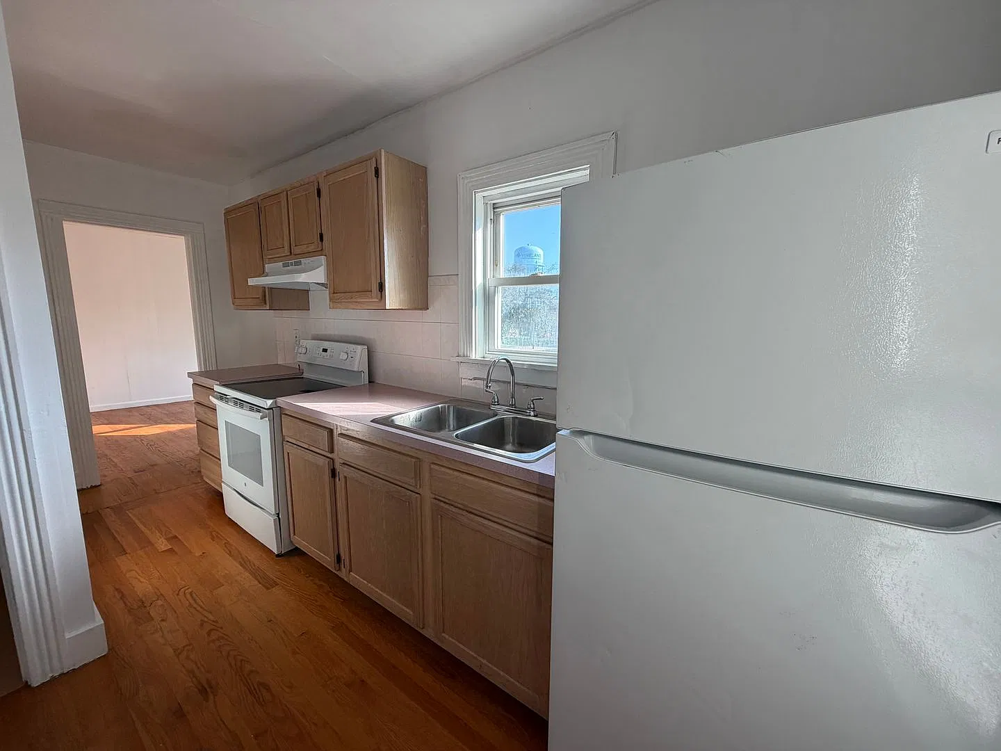218 South East Ave — Photo 2