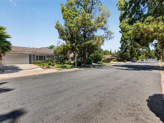 2nd image of 10749 Melvin Ave