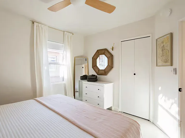 1402 E Roger Rd — Photo 17