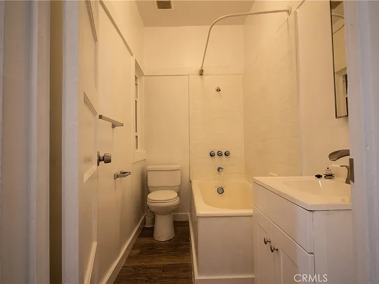 1411 S Burlington Ave #4 — Photo 7