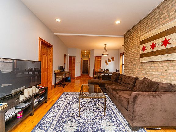 4th image of 846 W Newport Ave APT 2S