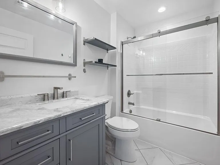 1024 W 36th St — Photo 26