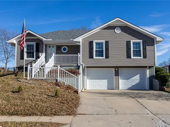 6813 T Gabbert Dr, Pleasant Valley, MO 64068