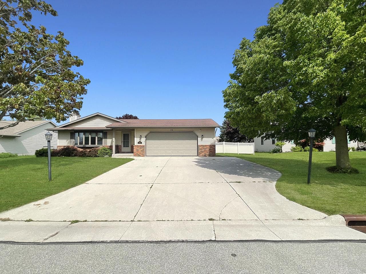 114 Menominee DRIVE, Sheboygan Falls, WI 53085 Zillow