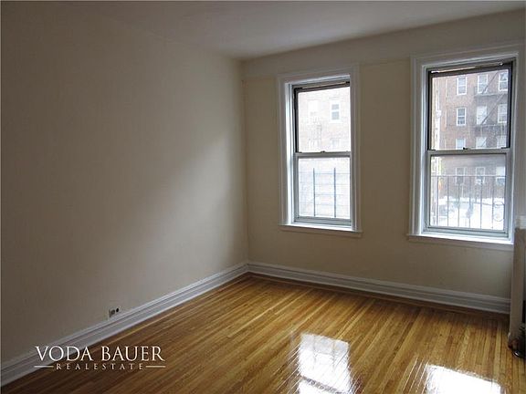 4th image of 260 Seaman Ave APT B7