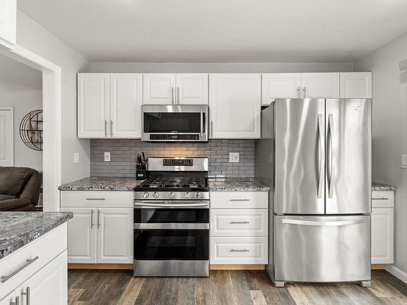 3rd image of 125 Rowe St