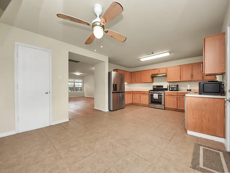 17006 Kemble Creek Dr — Photo 24