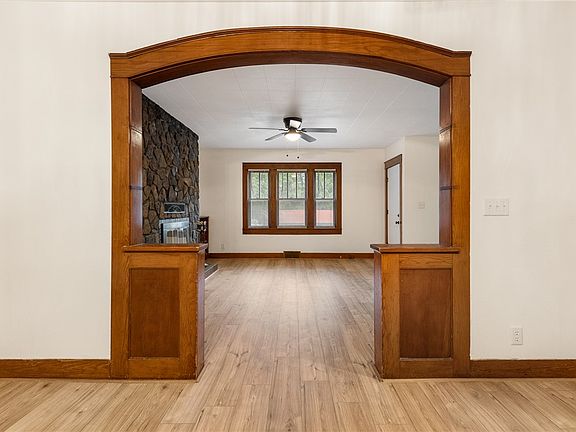 2nd image of 601 E Ridge Ave
