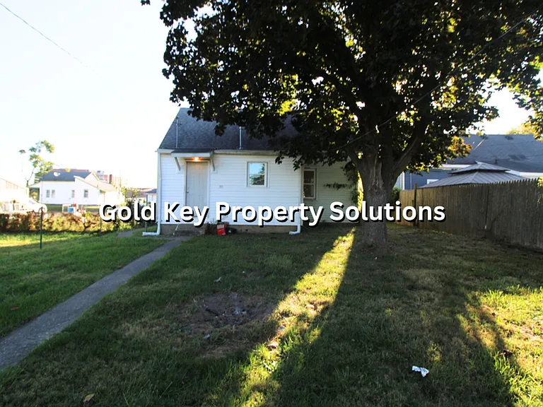 2223 Chase St — Photo 5
