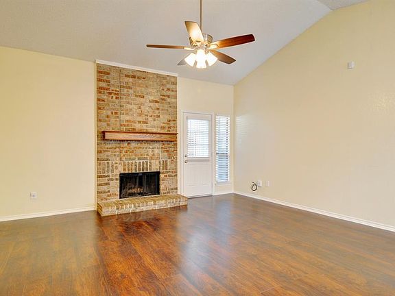 5th image of 1006 Sanders Dr