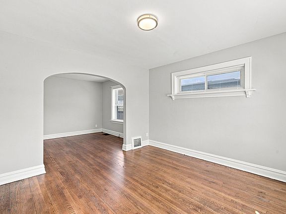 5th image of 3457 Lawn Ave APT 1N