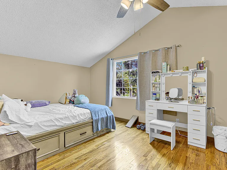 5893 Cassandra Ct — Photo 23
