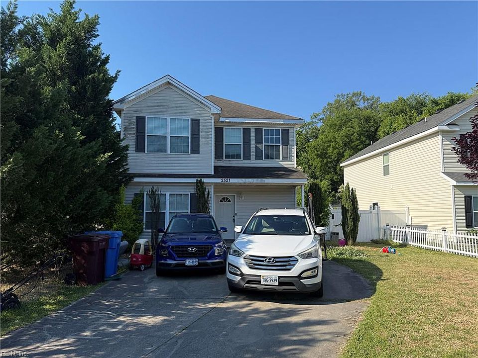 1st image of 2521 Dexter St E