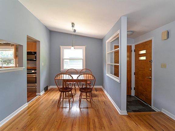 5th image of 1411 Saunders Cres