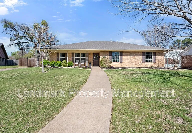 1415 Moss Rose Cir — Photo 1
