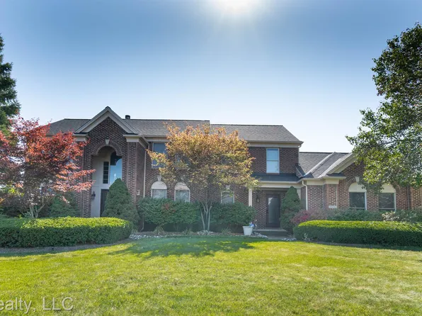 51137 Plymouth Valley Dr, Plymouth, MI 48170