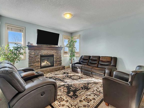 4th image of 156 E Bishop Cres NW