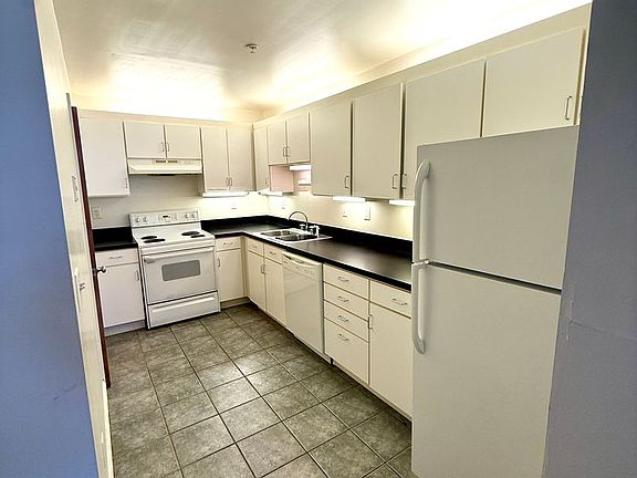 4th image of 325 W Broad St APT 101