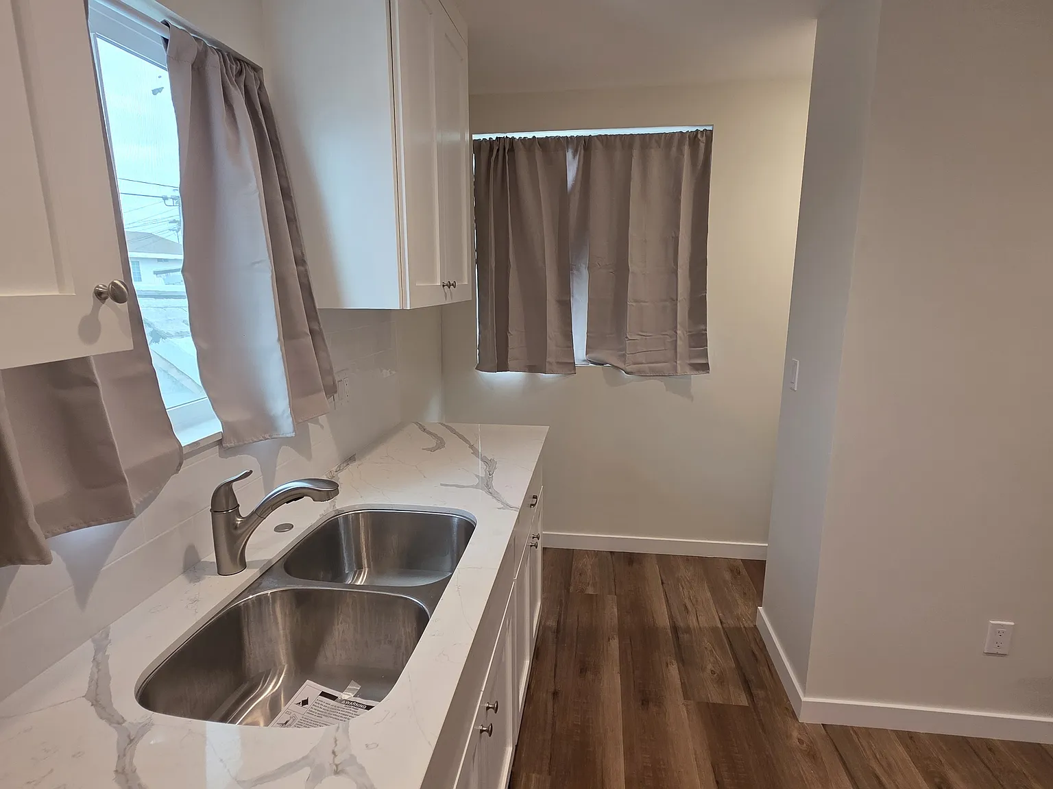 3 bed, 936 sqft, $3,600 — Photo 2