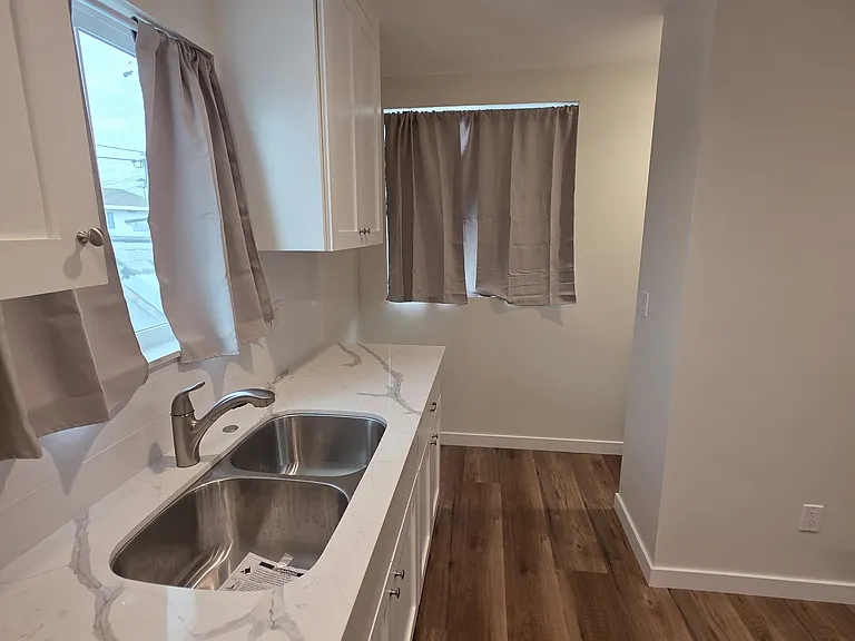 615 N Fries Ave #1/2 — Photo 3