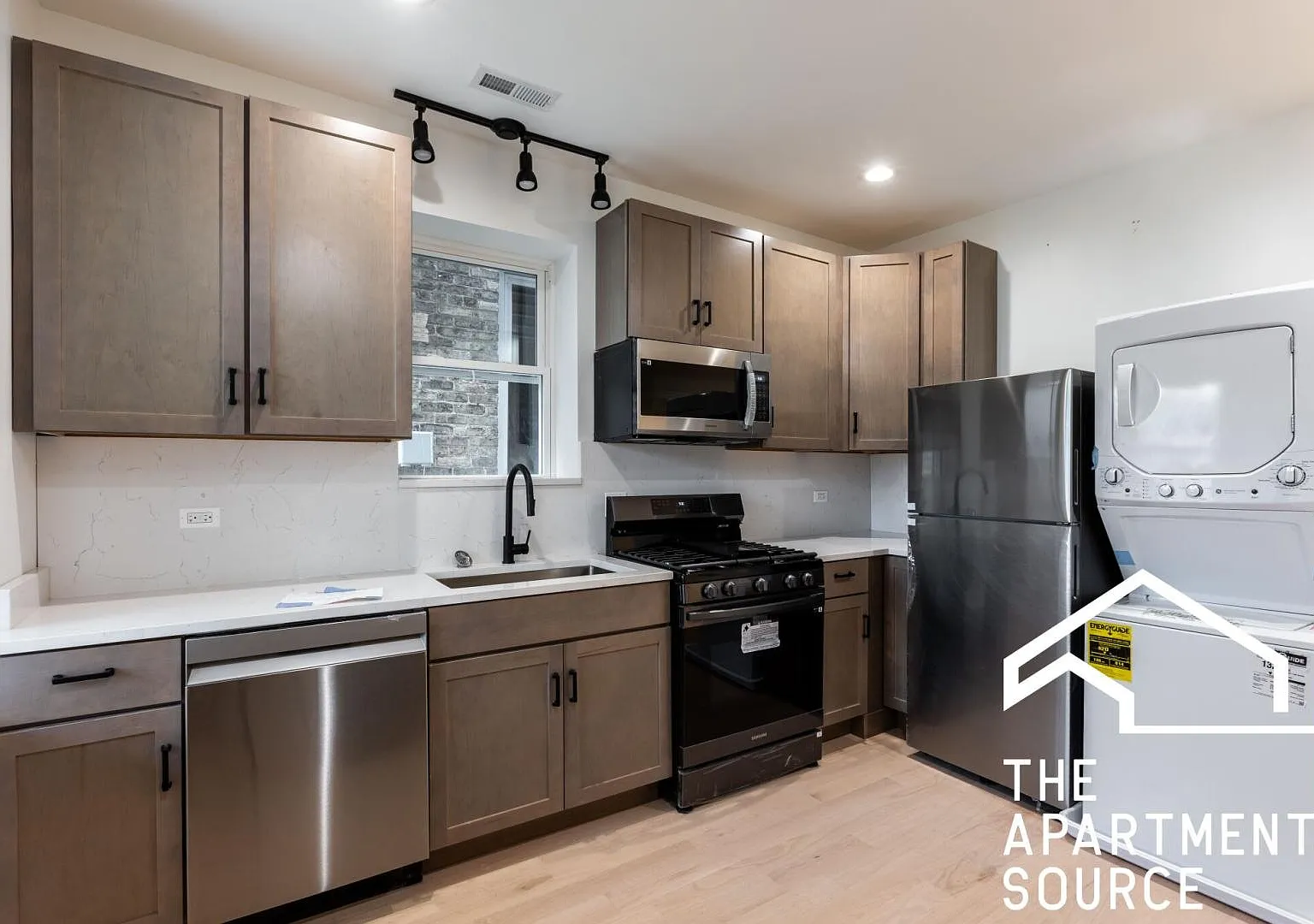 Chic 3 Bed Condo in Chicago | 1 Bath | $2950/mo | Avail 8/29 — Photo 1