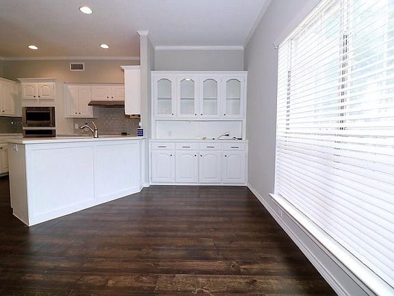3rd image of 3504 Pembroke Pl