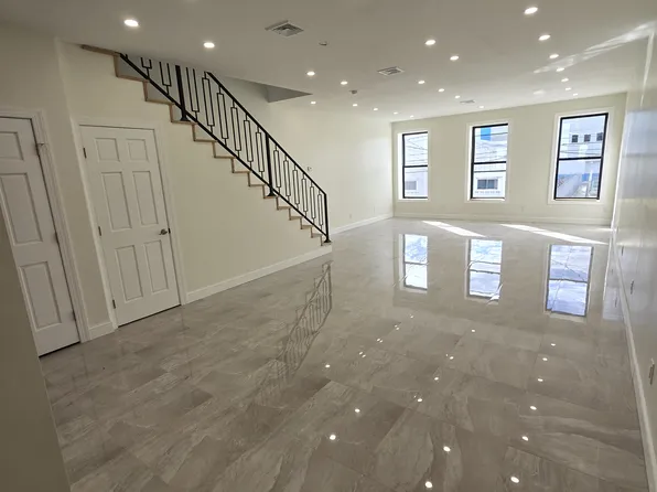 72 Van Dyke Street image 10 of 17