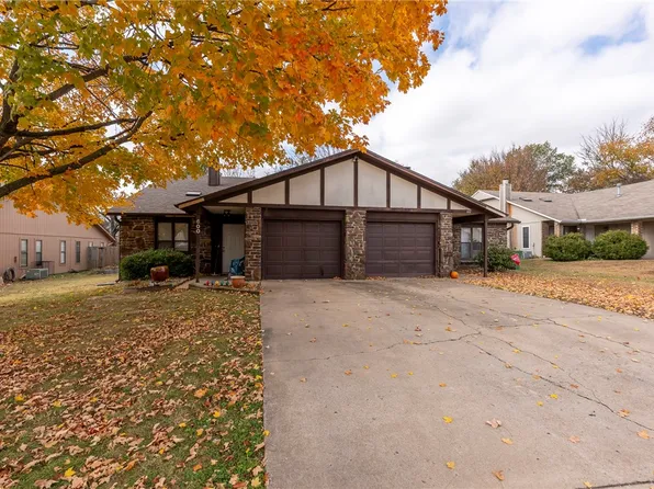 600/602 N 37th St, Rogers, AR 72756