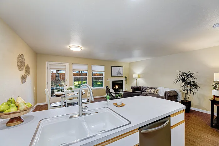5821 N Cobbler Ln — Photo 4